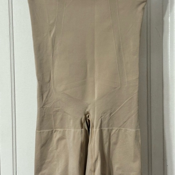 SPANX NWOT med nude tummy control shorts - Picture 3 of 7